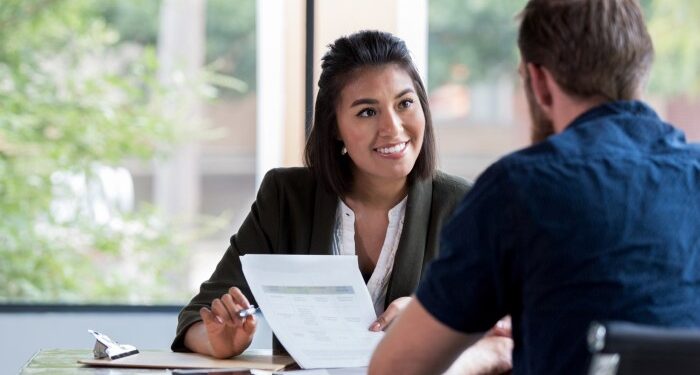 What is the role of an insurance broker? - Simply Academy